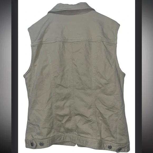 Utility Vest - Picture 9 of 9